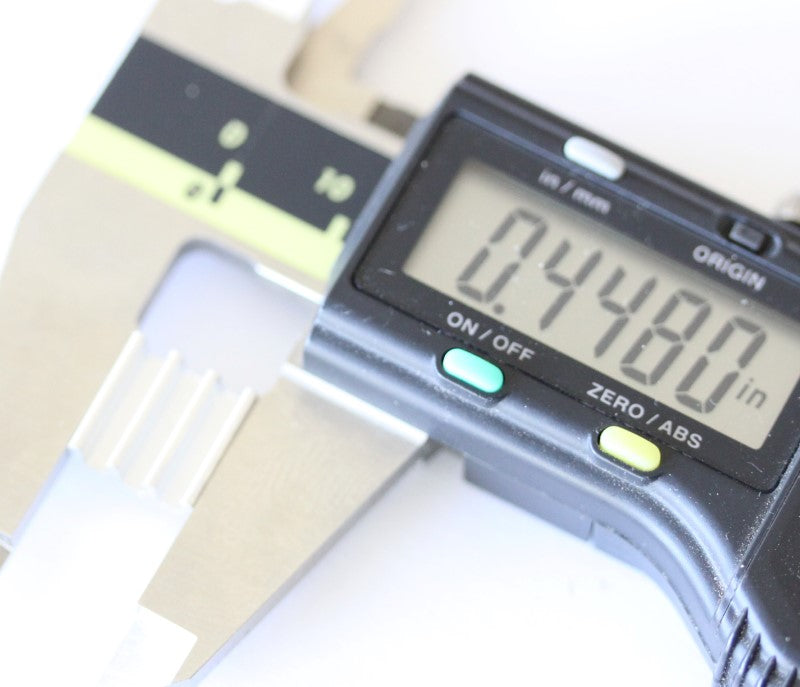 Measurement of the width of the heat sink at 0.448 inches (11.3797 mm)